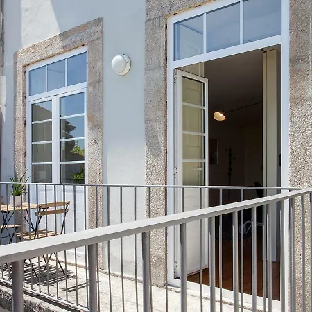 Liiiving In | Secret Balcony Apartment