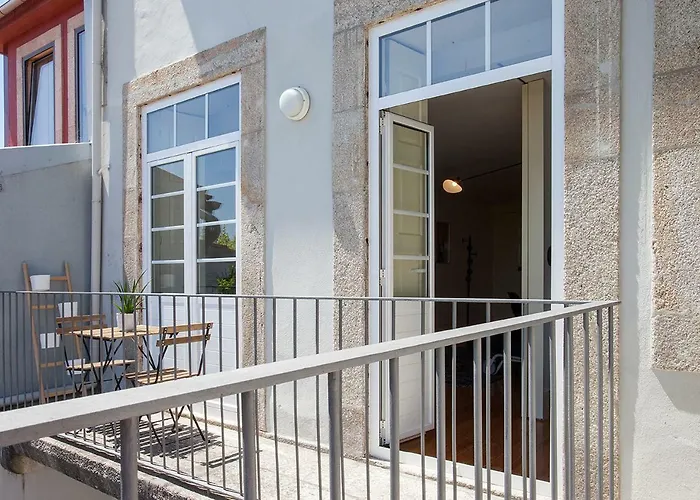 Liiiving In | Secret Balcony Apartman