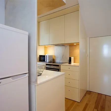 Liiiving In | Secret Balcony Appartement Oporto